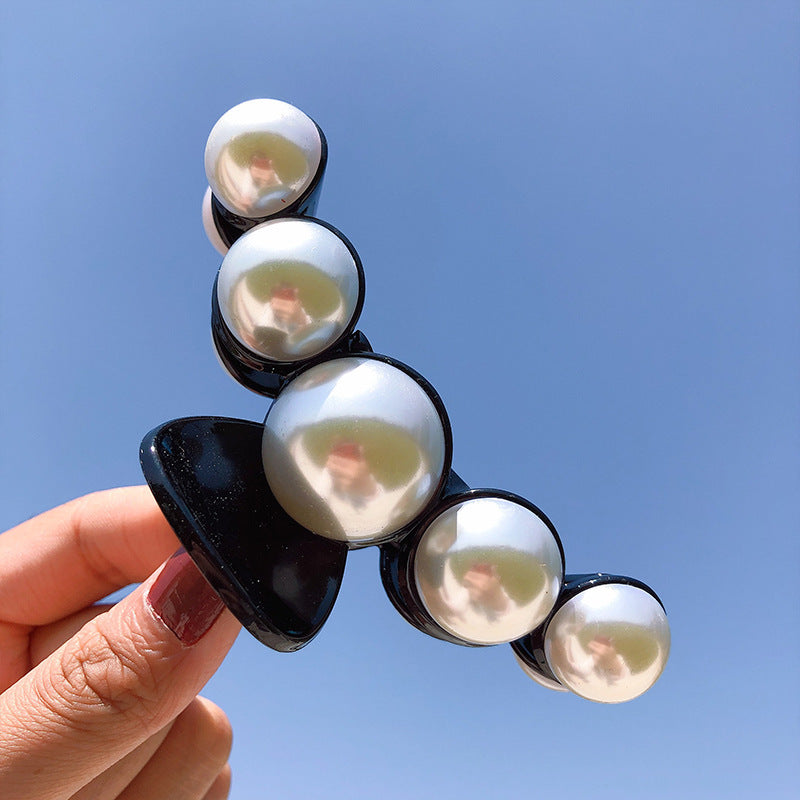 Simple grasping chuck hair taking a bath