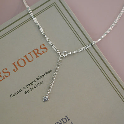 Lunaria – Natuurparel Ketting met Zilveren Glans