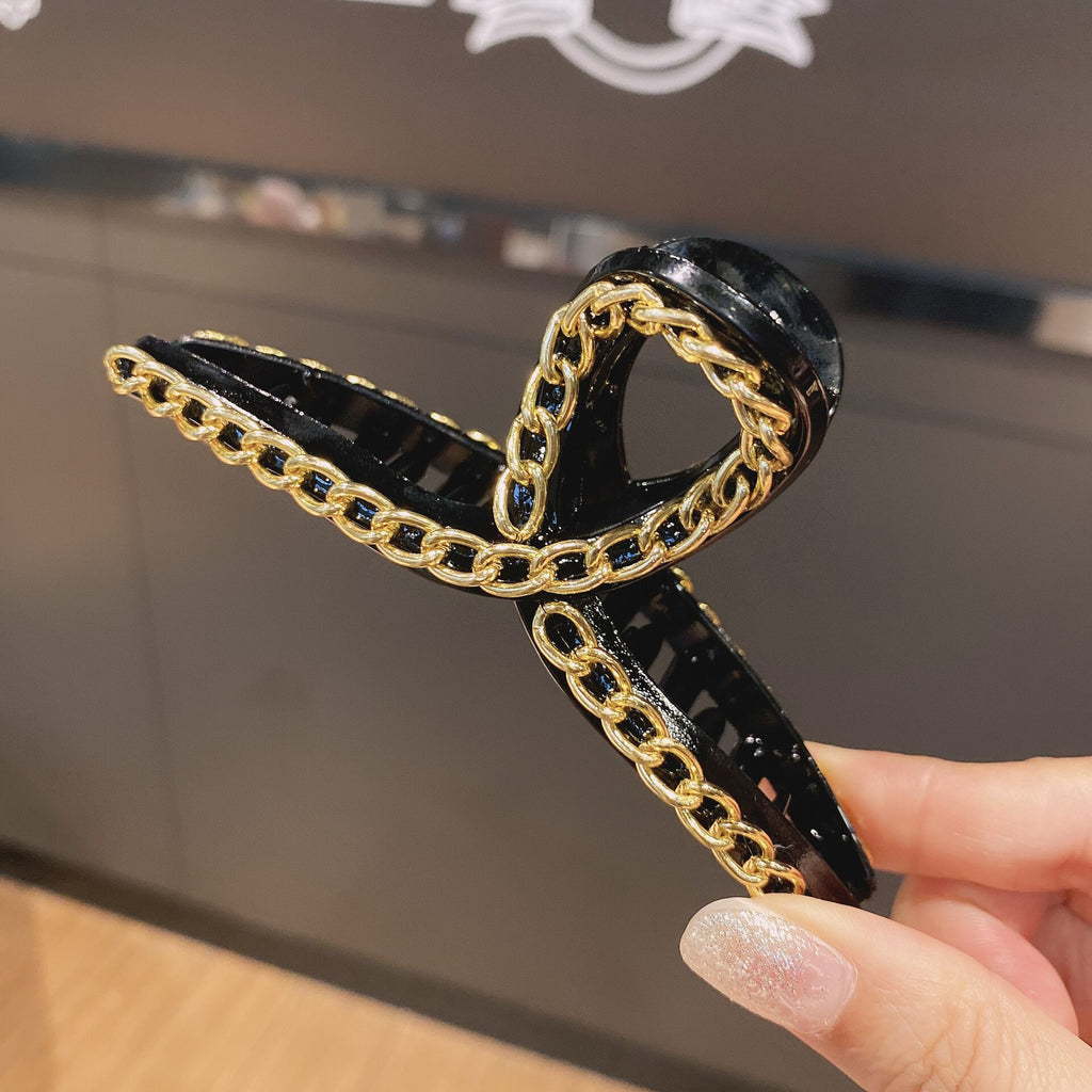 Simple grasping chuck hair taking a bath