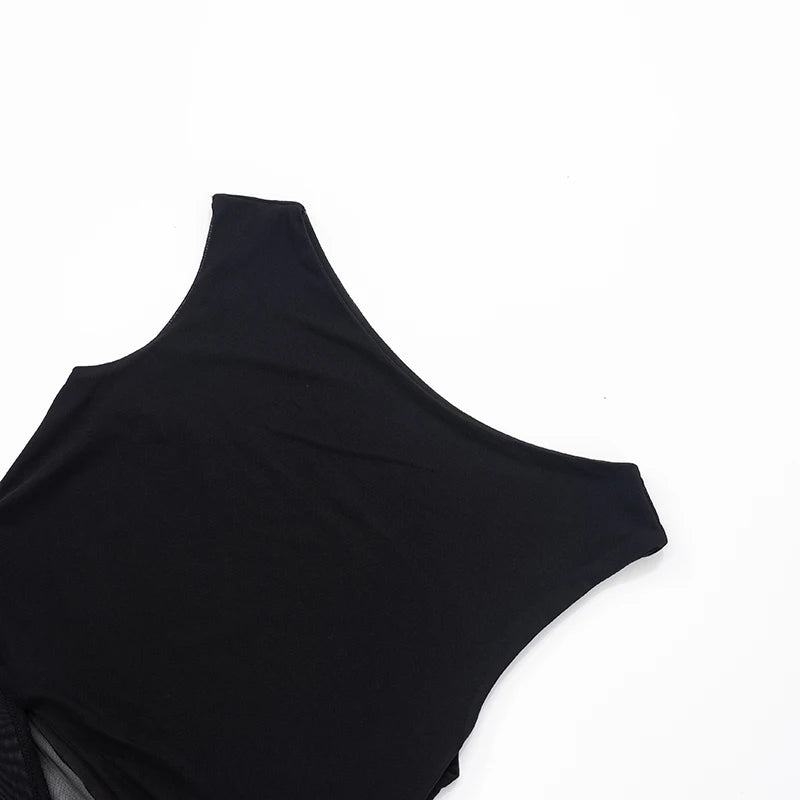 Liora – Asymmetrische Tanktop met Metalen Ring